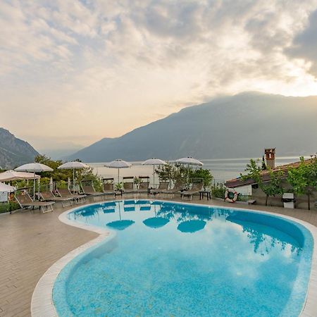 Garda Suite Hotel (Adults Only) ลีโมเนซุลการ์ดา ภายนอก รูปภาพ