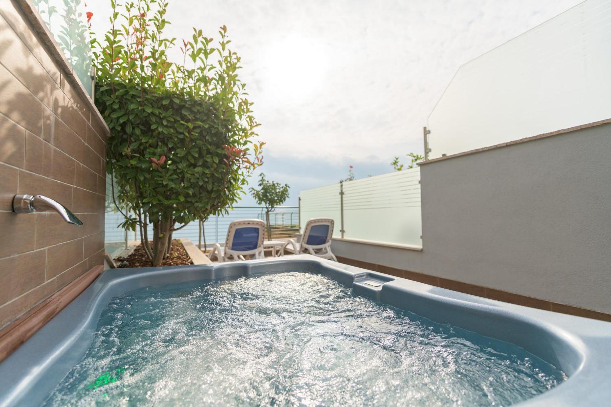 Garda Suite Hotel (Adults Only) ลีโมเนซุลการ์ดา ภายนอก รูปภาพ