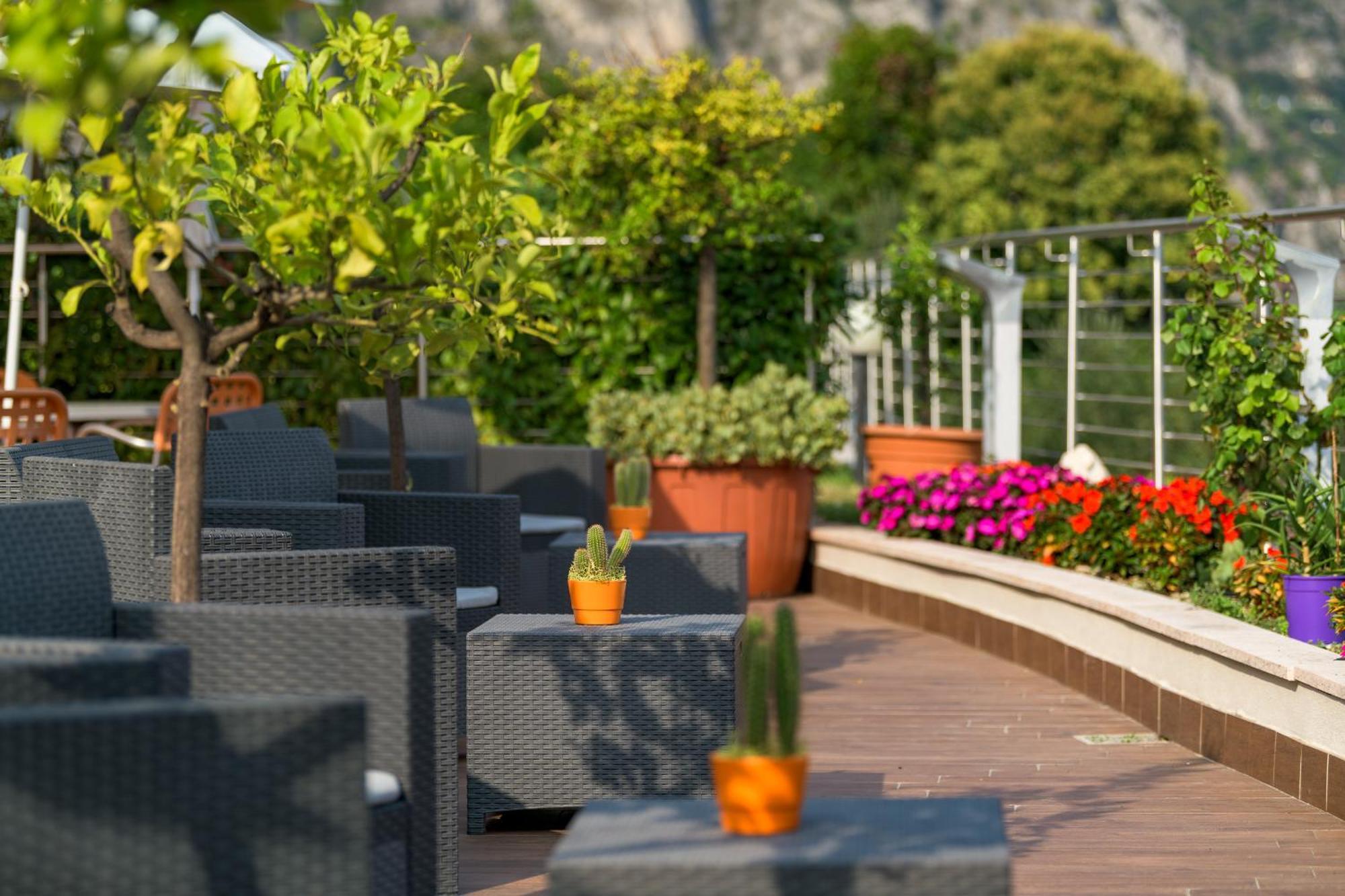 Garda Suite Hotel (Adults Only) ลีโมเนซุลการ์ดา ภายนอก รูปภาพ