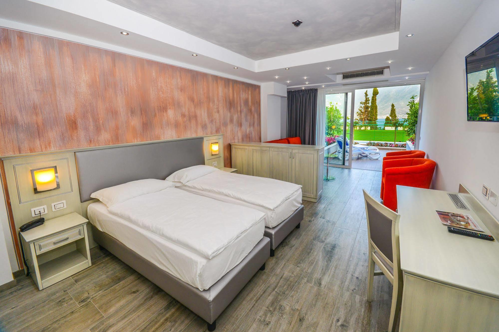 Garda Suite Hotel (Adults Only) ลีโมเนซุลการ์ดา ภายนอก รูปภาพ
