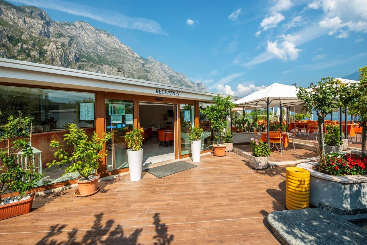 Garda Suite Hotel (Adults Only) ลีโมเนซุลการ์ดา ภายนอก รูปภาพ